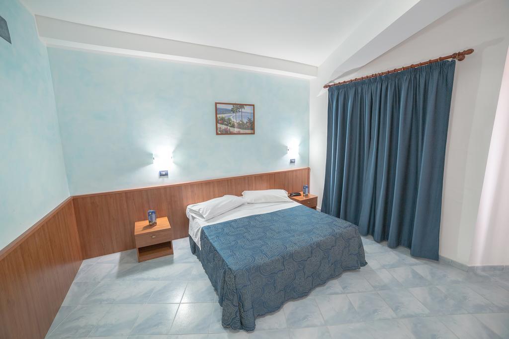 Hotel Milano San Salvo Camera foto